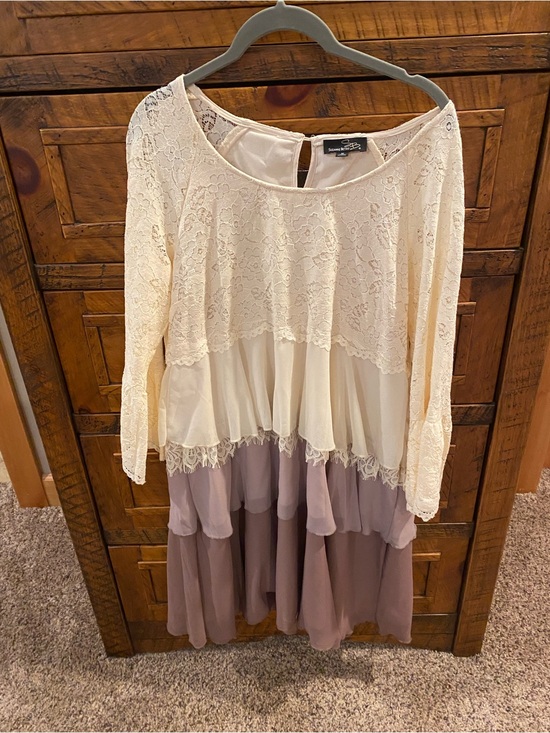 Suzanne Betro Dresses & Skirts - Lace and ruffle bell sleeve dress